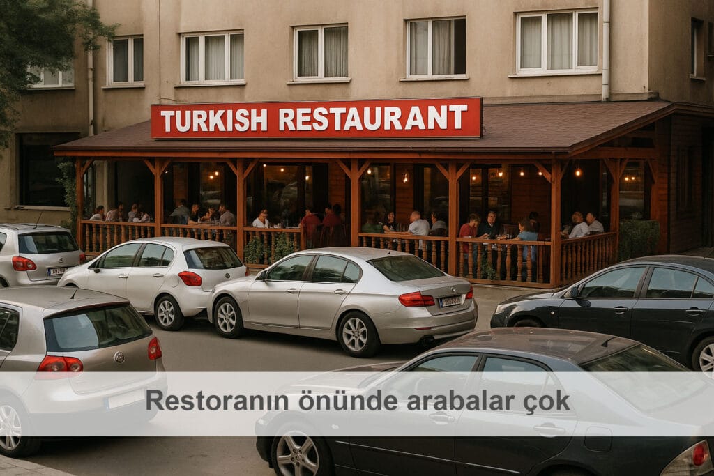 Restoranın önünde arabalar çok.