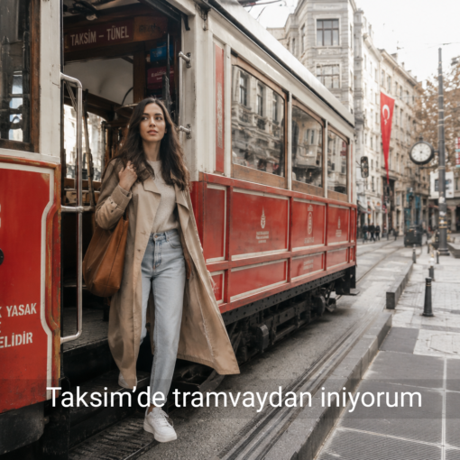 Taksim’de tramvaydan iniyorum